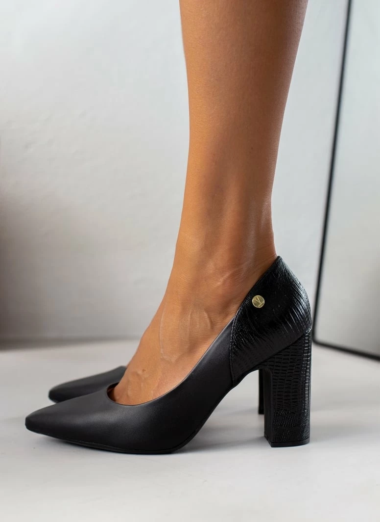 Γόβες μυτερές με ανάγλυφο σχέδιο VIZZANO 1285.431 - Μαύρο