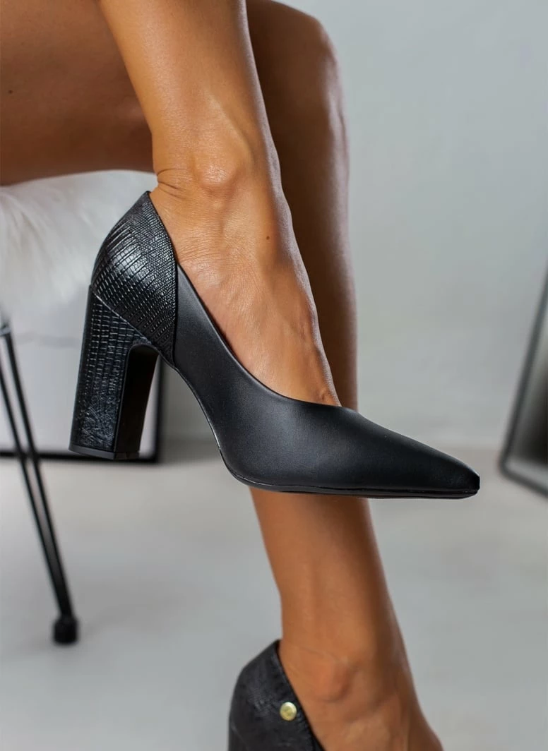 Γόβες μυτερές με ανάγλυφο σχέδιο VIZZANO 1285.431 - Μαύρο - Image 4