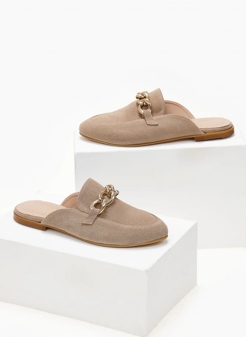 Mules καστόρινα με αλυσίδα Estil - Πούρο - Image 6