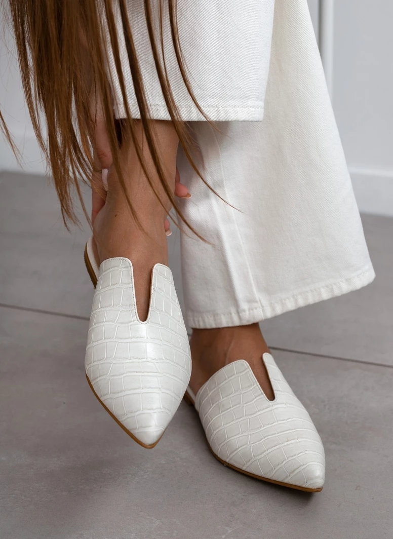 Mules κλειστά κροκό με άνοιγμα Estil - Λευκό