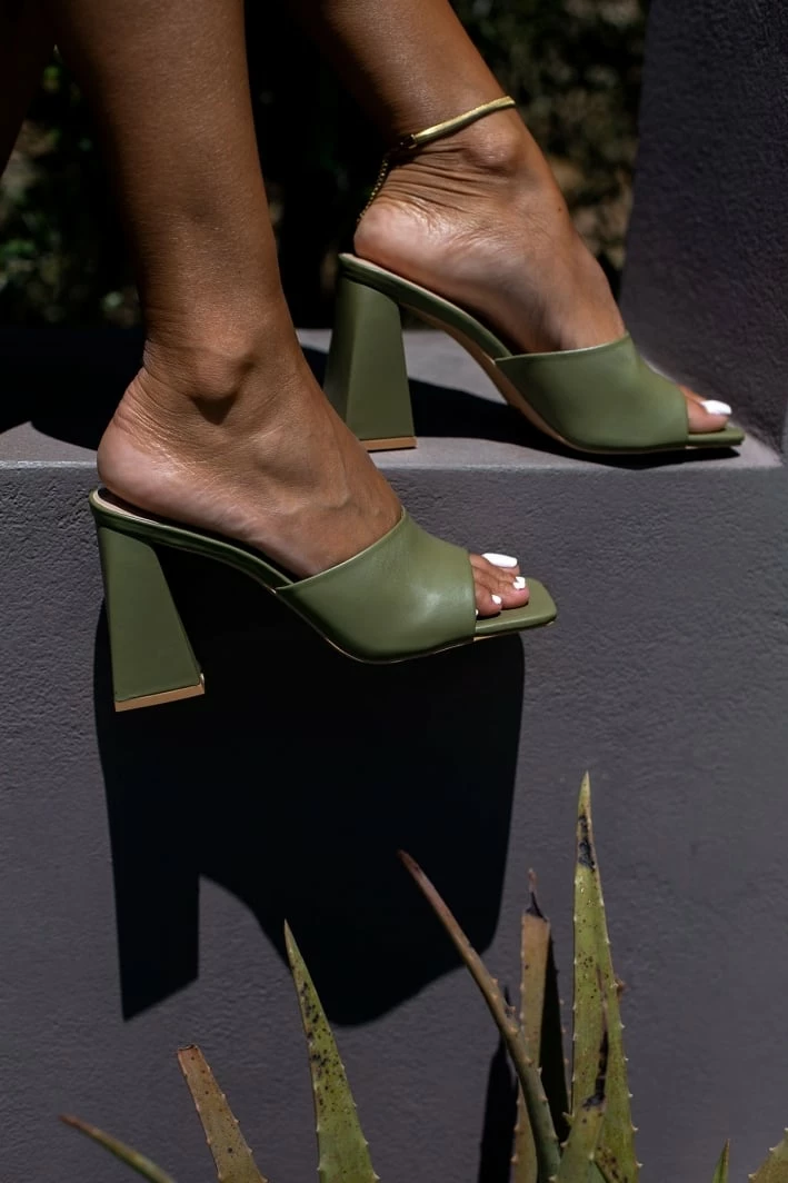 The Fashion Project Mules με ιδιαίτερο τακούνι - Λαδί - Image 4