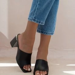 The Fashion Project Mules με μεταλλική λεπτομέρεια - Μαύρο