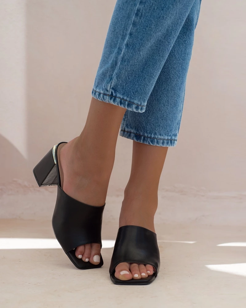 The Fashion Project Mules με μεταλλική λεπτομέρεια - Μαύρο