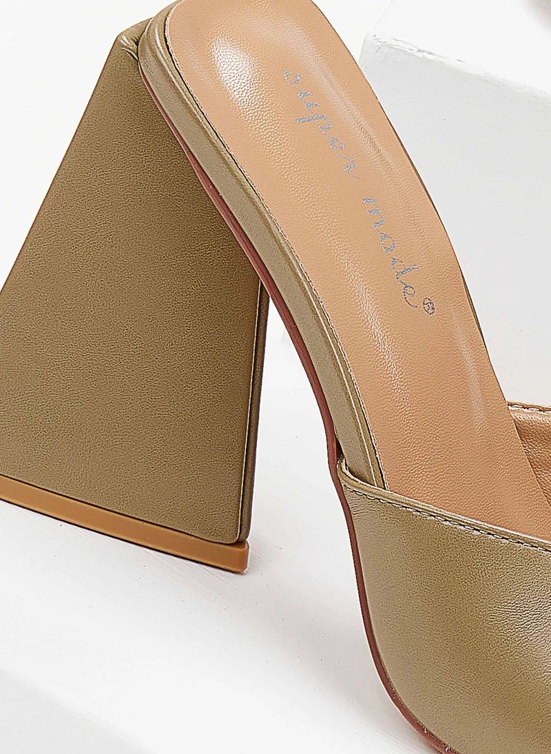 The Fashion Project Mules με τρίγωνο τακούνι - Λαδί - Image 4