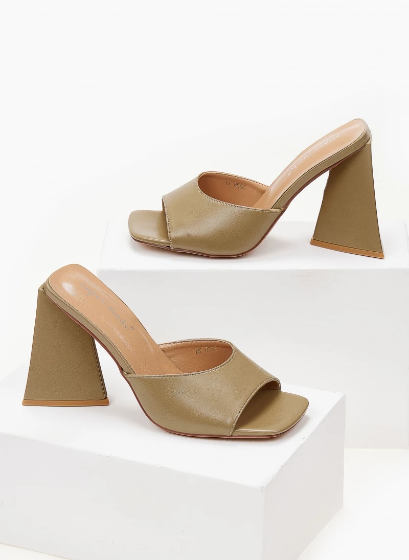 The Fashion Project Mules με τρίγωνο τακούνι - Λαδί - Image 3