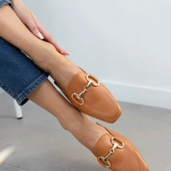 The Fashion Project Mules Flat με μεταλλικό διακοσμητικό - Κάμελ