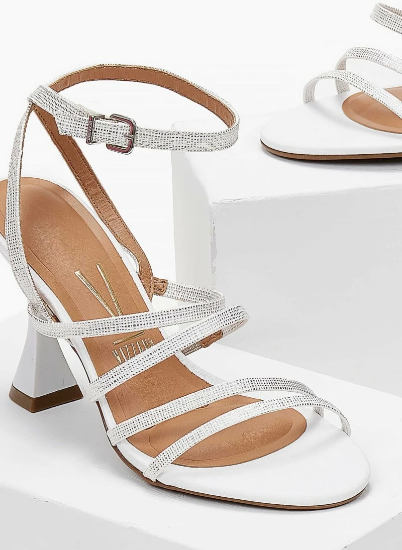 Πέδιλα με ανάγλυφο Pattern VIZZANO 6462.102 - Λευκό/Ασημί