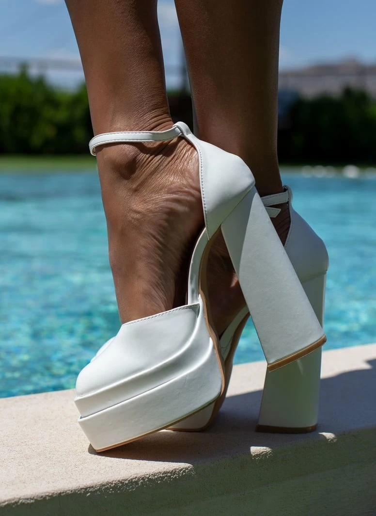 The Fashion Project Πέδιλα με διπλή φιάπα και μπαρέτα - Λευκό - Image 7