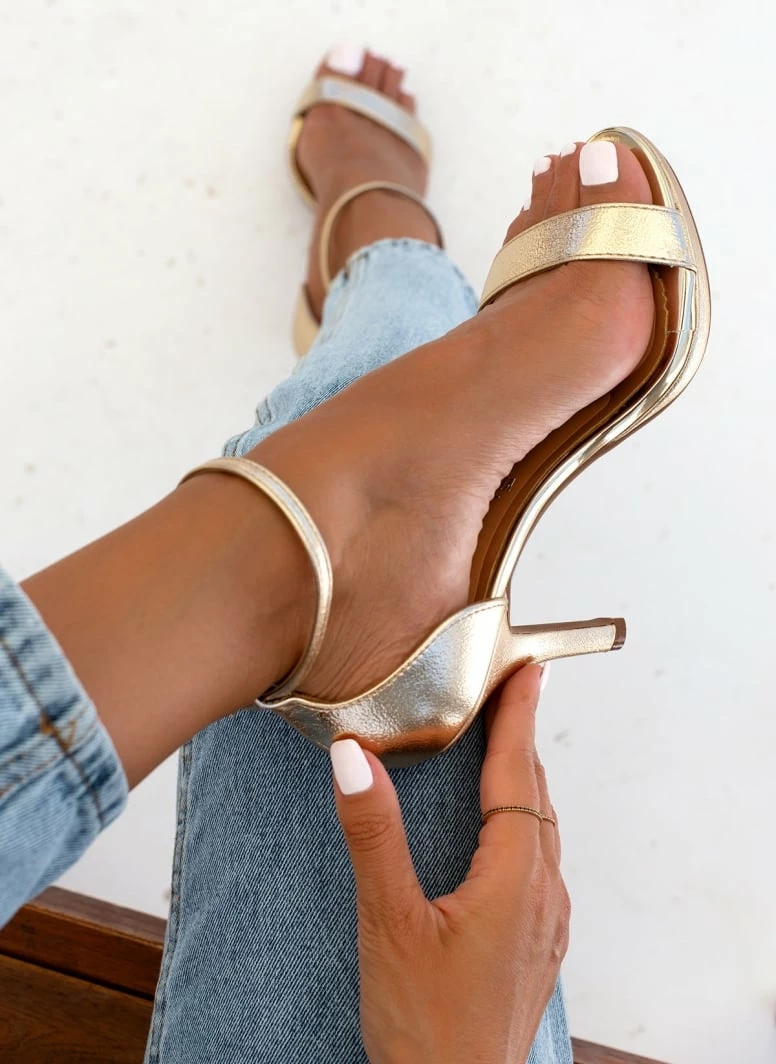 Πέδιλα με φιάπα VIZZANO 6210.655 - Χρυσό