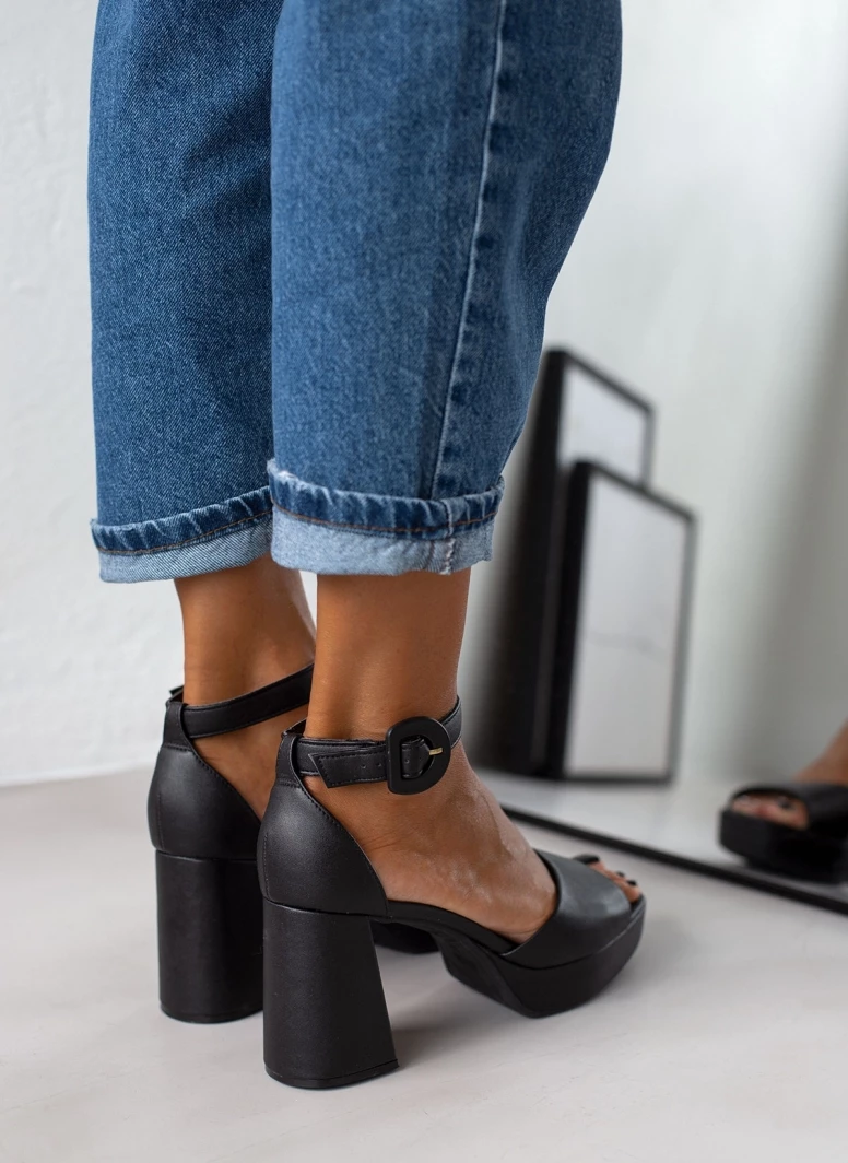 Πέδιλα με φιάπα VIZZANO 6472.103 - Μαύρο