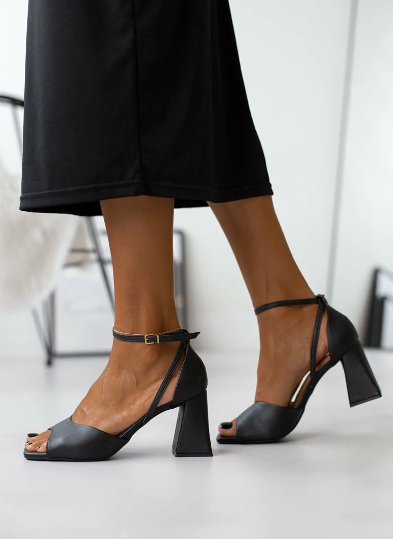 Πέδιλα με τακούνι καμπάνα VIZZANO 6464.106 - Μαύρο