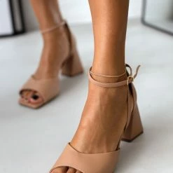 Πέδιλα με τακούνι καμπάνα VIZZANO 6464.106 - Nude