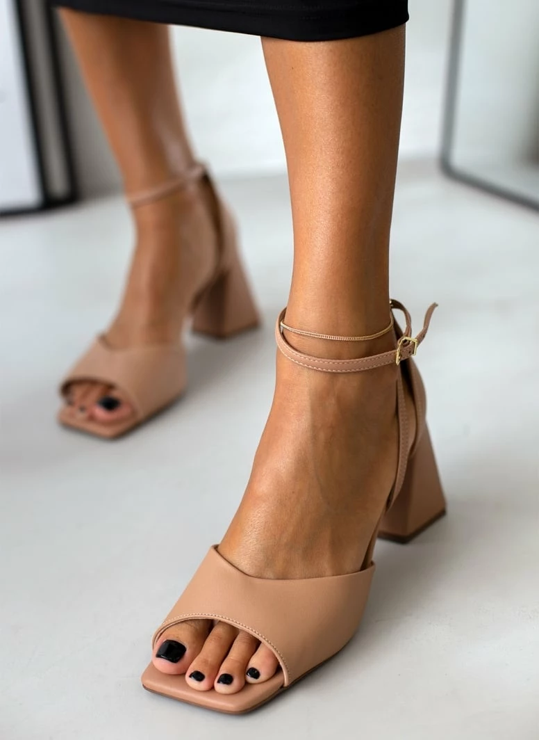 Πέδιλα με τακούνι καμπάνα VIZZANO 6464.106 - Nude