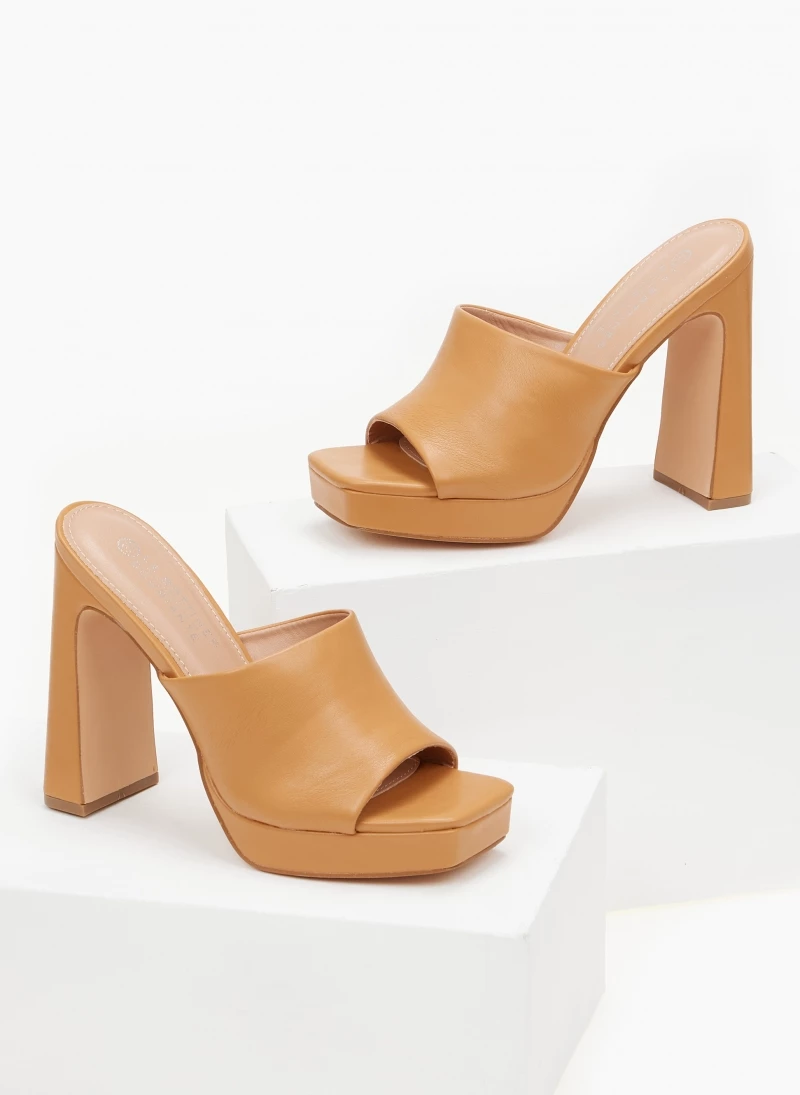 The Fashion Project Mules με χωστή φάσα - Κάμελ - Image 6