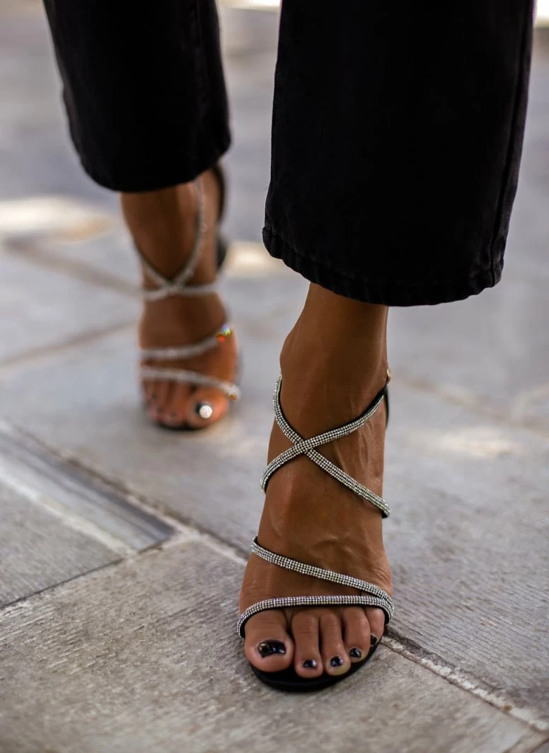 The Fashion Project Πέδιλα σατέν με τακούνι καμπάνα - Μαύρο