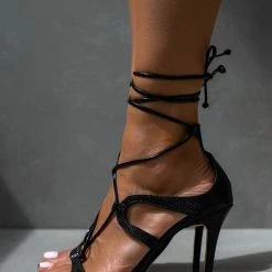 Πέδιλα Tfp με κορδόνια και ανάγλυφο σχέδιο - Μαύρο