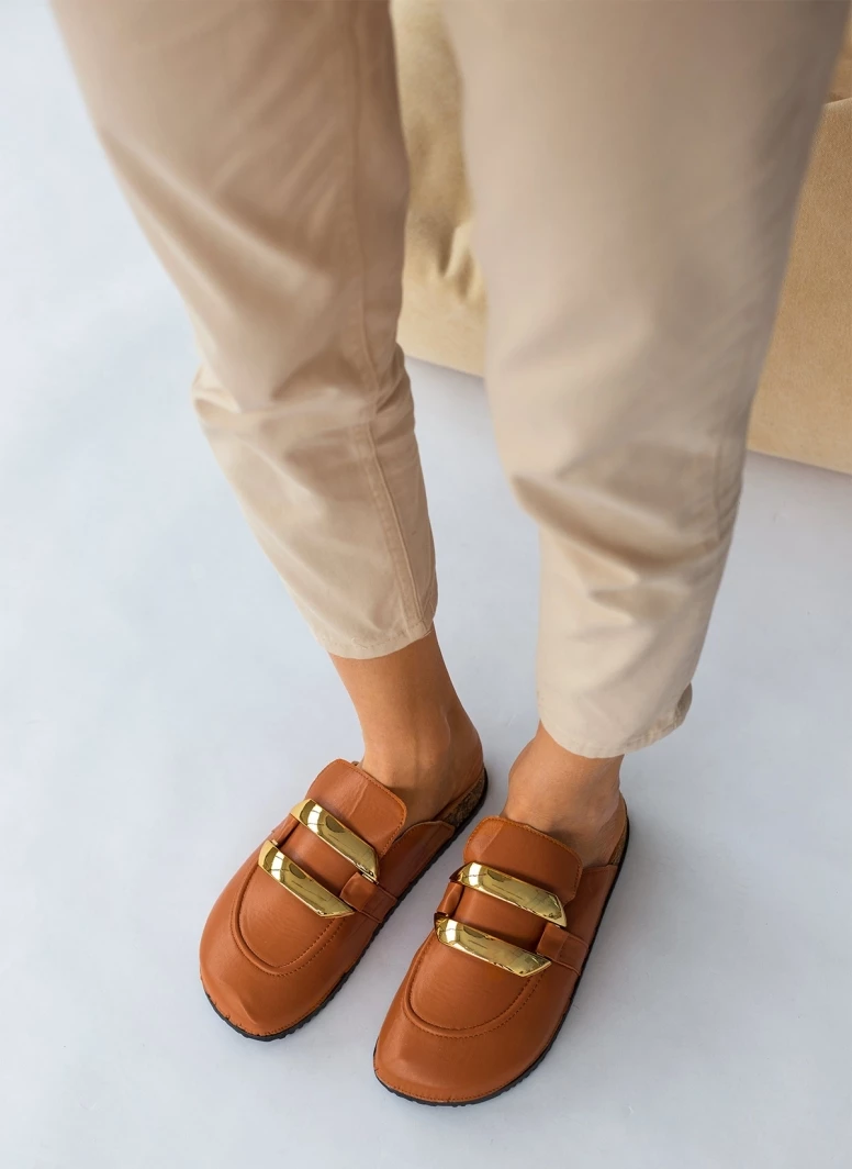 The Fashion Project Σαμπώ με μεγάλο διακοσμητικό - Κάμελ - Image 4