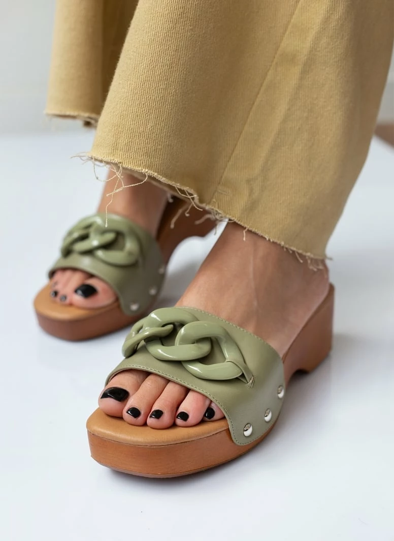 Xti Footwear Τσόκαρα με κοκάλινη αλυσίδα Xti 44486 - Χακί